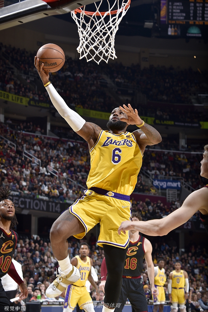 [NBA]湖人131-120骑士 詹姆斯豪取三双