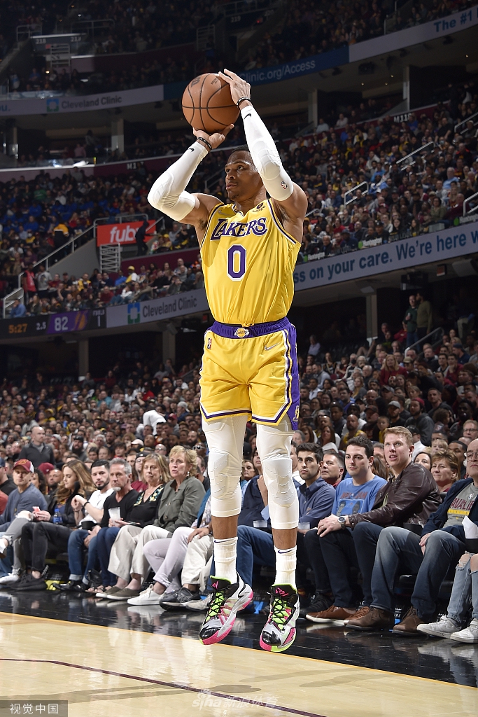 [NBA]湖人131-120骑士 詹姆斯豪取三双