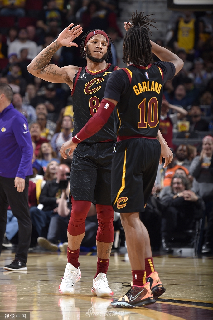 [NBA]湖人131-120骑士 詹姆斯豪取三双