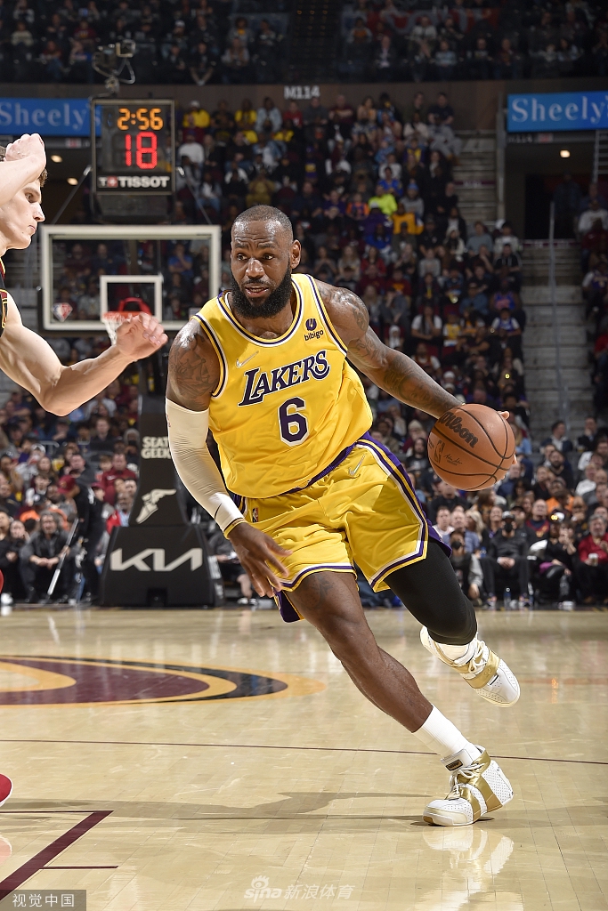 [NBA]湖人131-120骑士 詹姆斯豪取三双