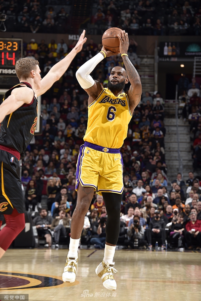 [NBA]湖人131-120骑士 詹姆斯豪取三双