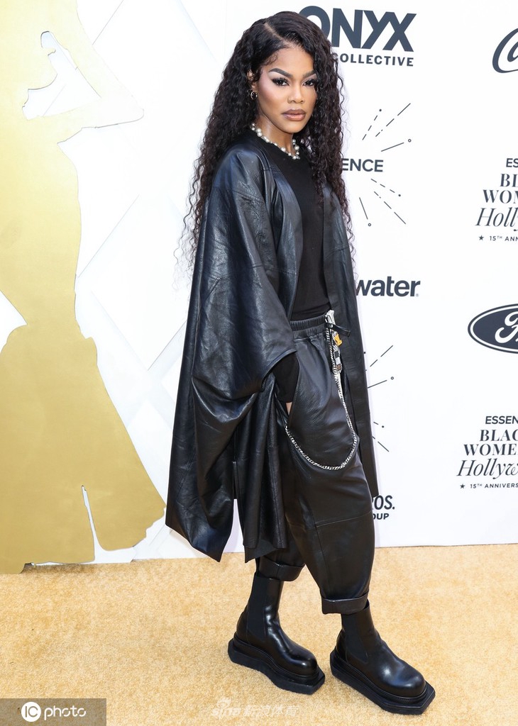 香波特爱妻出席好莱坞黑人女性颁奖典礼 全黑look酷劲十足