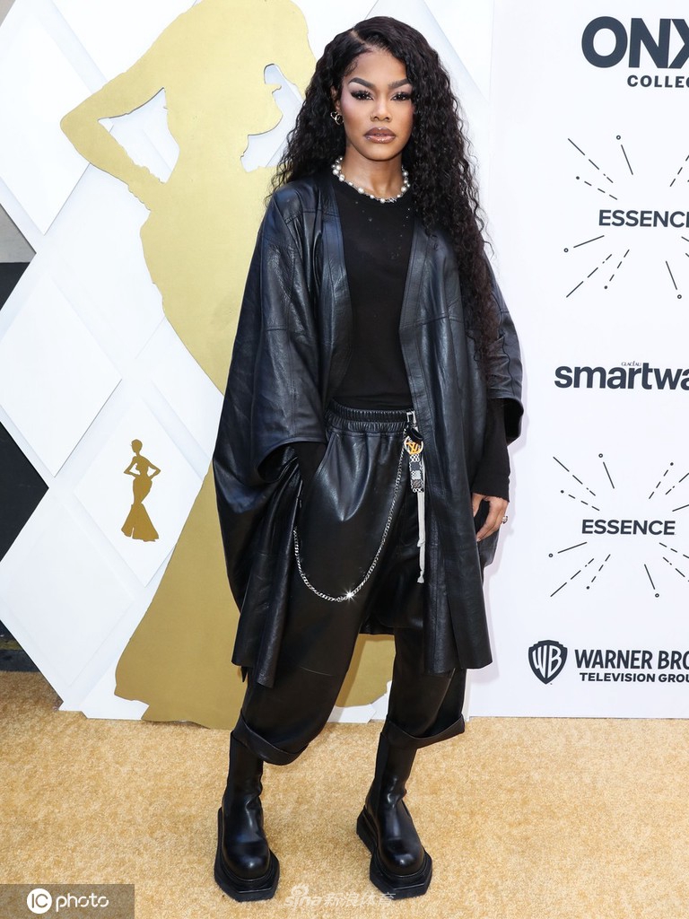 香波特爱妻出席好莱坞黑人女性颁奖典礼 全黑look酷劲十足