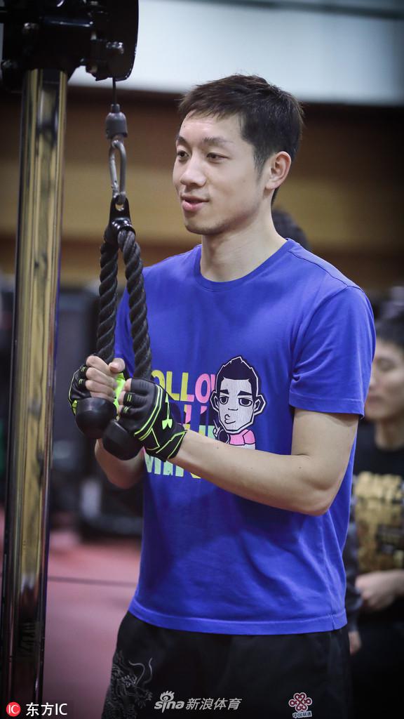 许昕现身上海体院 训练备战新年前最后一战