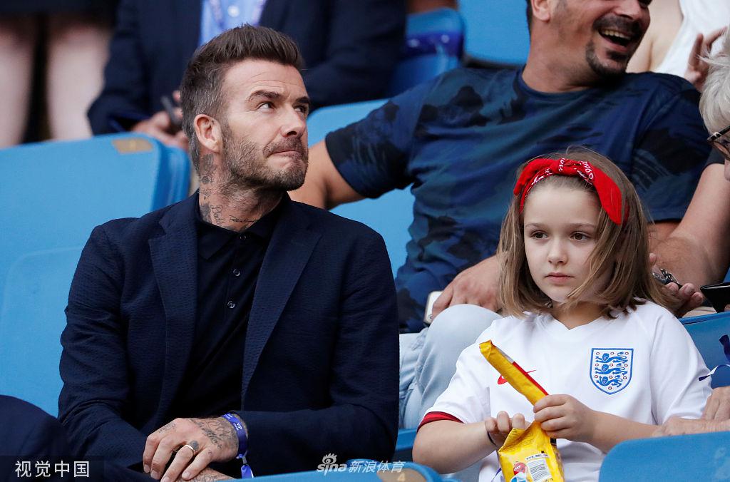 贝克汉姆与小七看台亲嘴