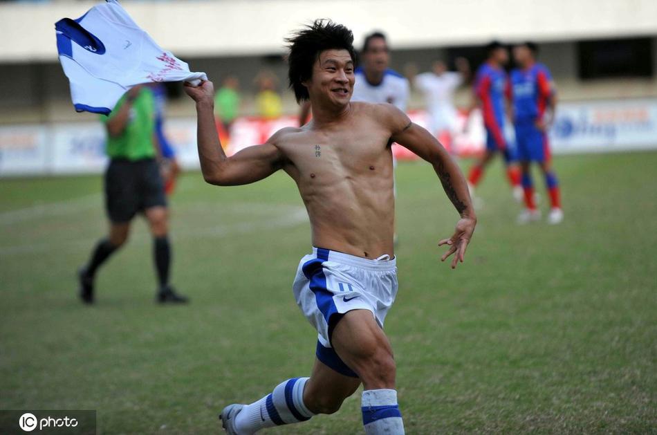 [盘点]中超球员秀肌肉瞬间 他们的身材你羡慕吗？