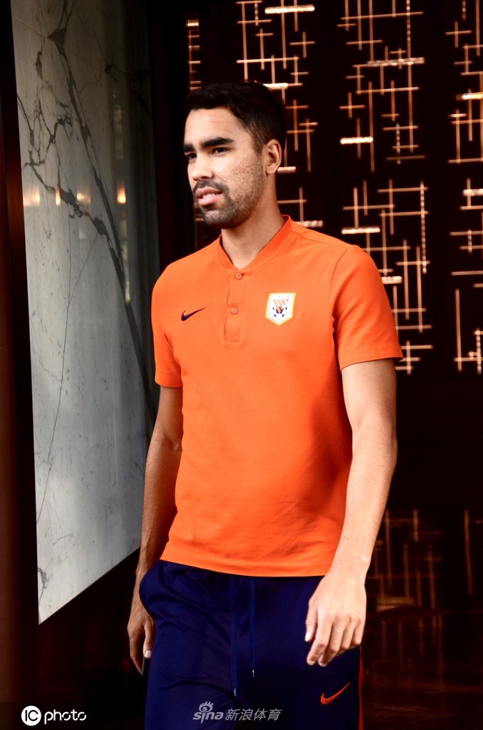 山东泰山迎主力国脚归来 备战中超气氛融洽