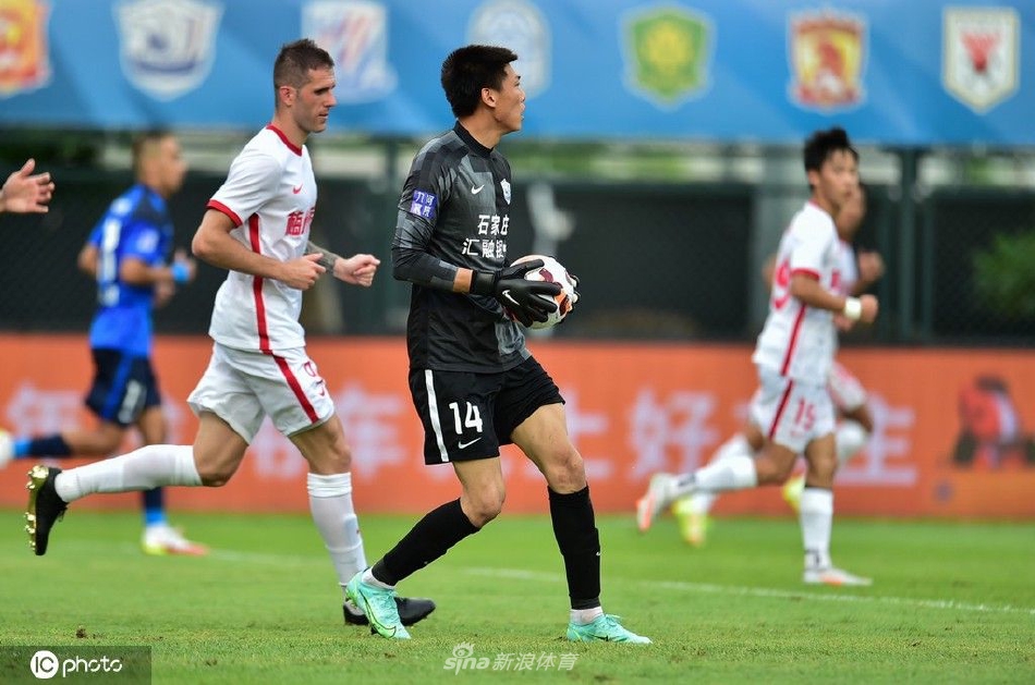 [中超]梅州客家4-1沧州雄狮