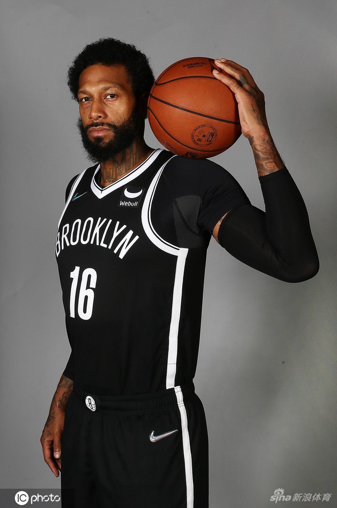 [NBA]篮网媒体日拍摄官方写真 欧文缺席