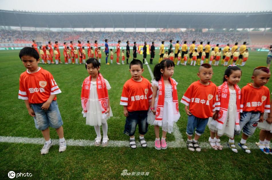 [盘点]球迷从娃娃抓起 中超各队可爱超萌的小球迷