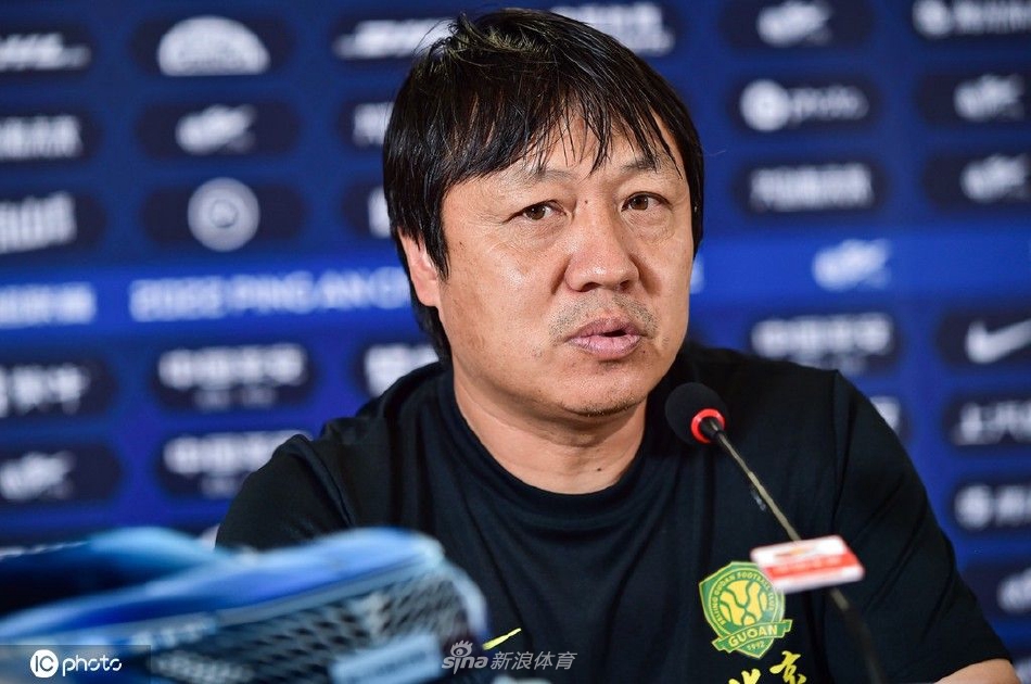 北京国安赛前新闻发布会 主教练谢峰携队员姜祥佑出席