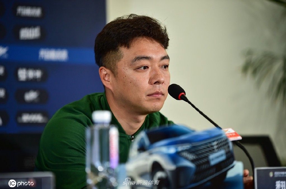 北京国安赛前新闻发布会 主教练谢峰携队员姜祥佑出席