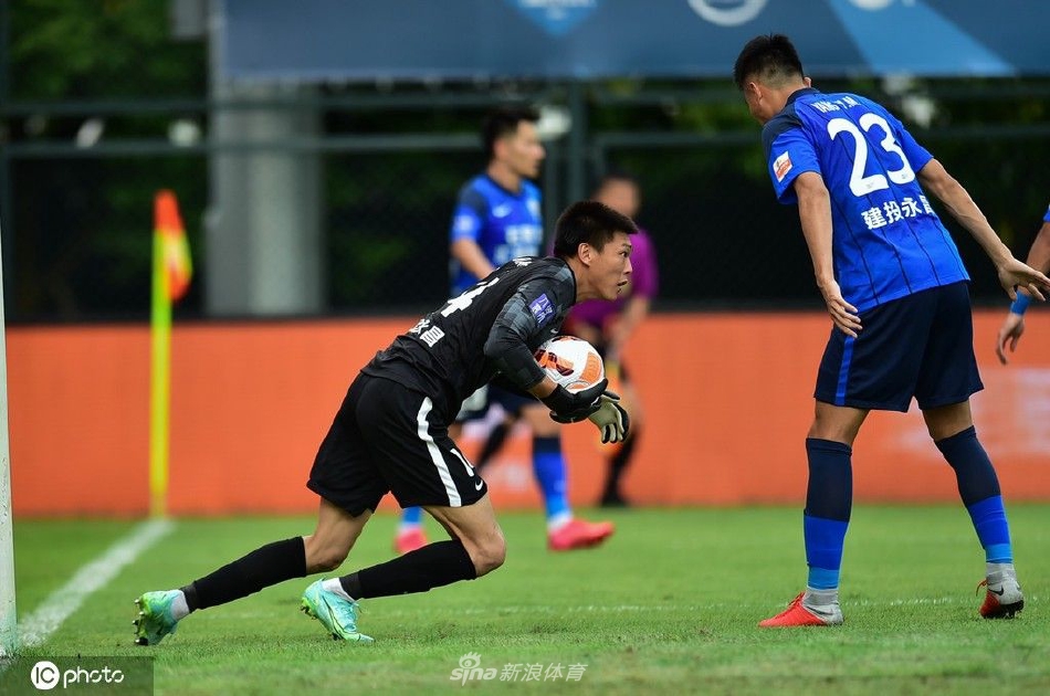 [中超]梅州客家4-1沧州雄狮