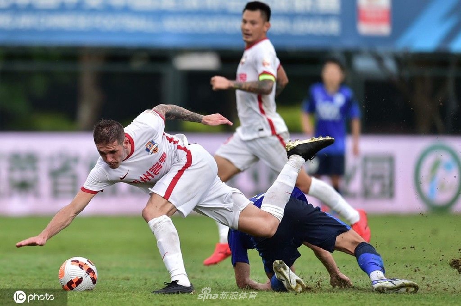 [中超]梅州客家4-1沧州雄狮