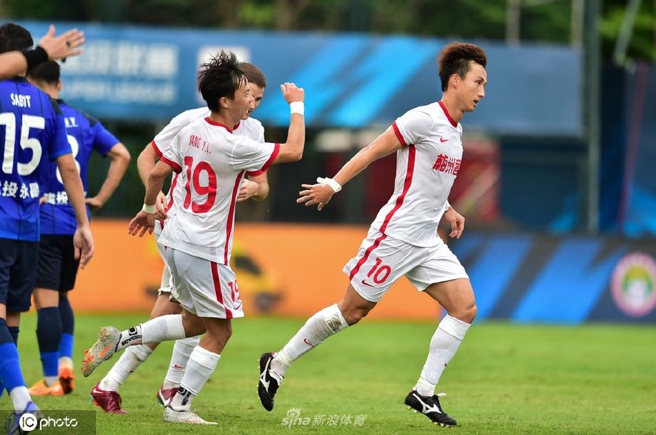 [中超]梅州客家4-1沧州雄狮