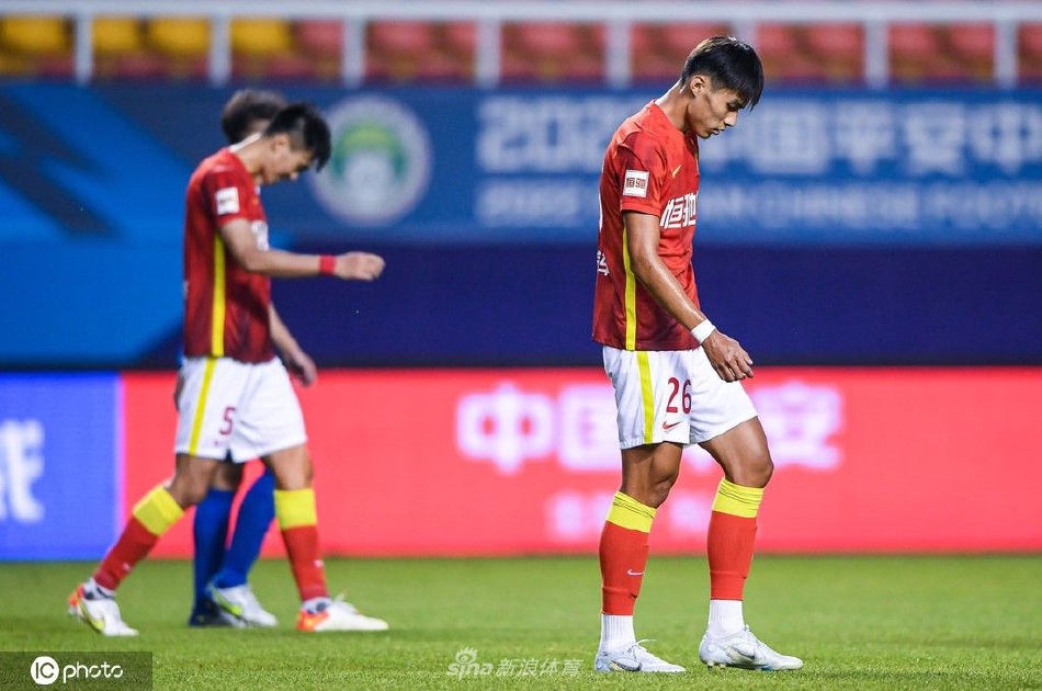 [中超]广州队1-2武汉三镇