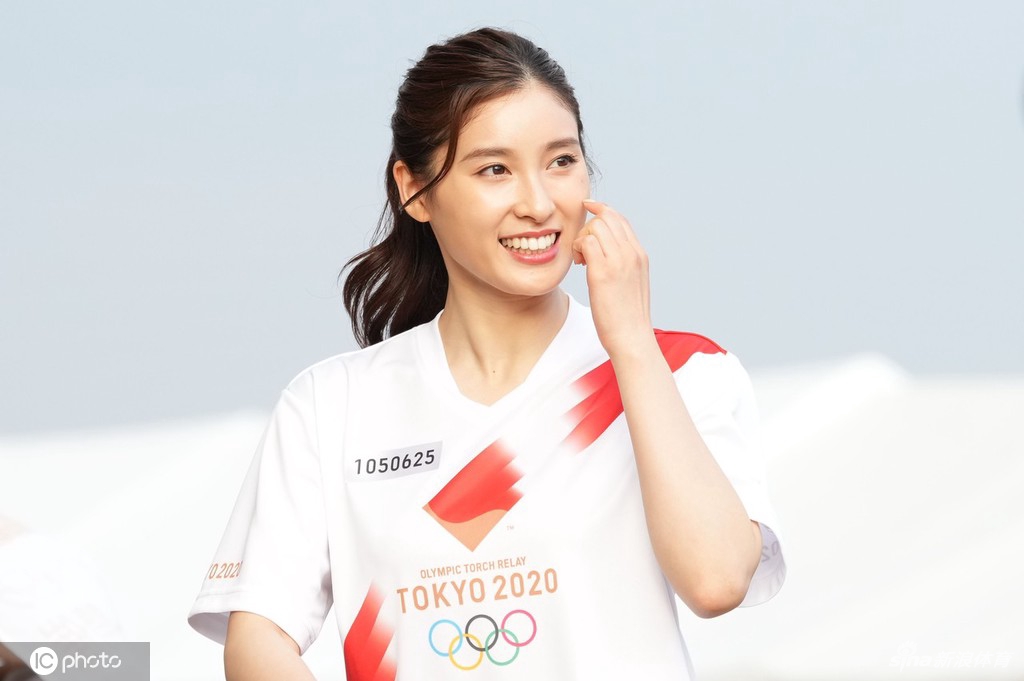 奥运火炬于东京传递第6日 女星土屋太凤参加传递