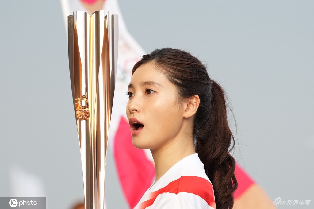 奥运火炬于东京传递第6日 女星土屋太凤参加传递