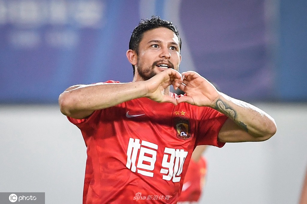 [中超]广州队5-0青岛队 艾克森帽子戏法