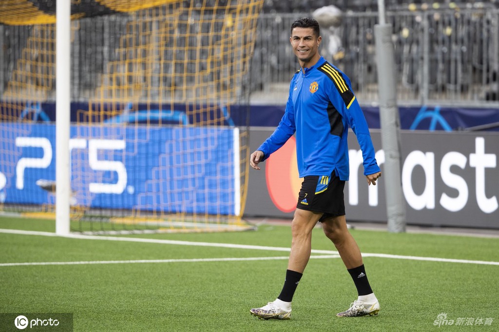 曼联备战训练欧冠小组赛 C罗桑乔吸引眼球