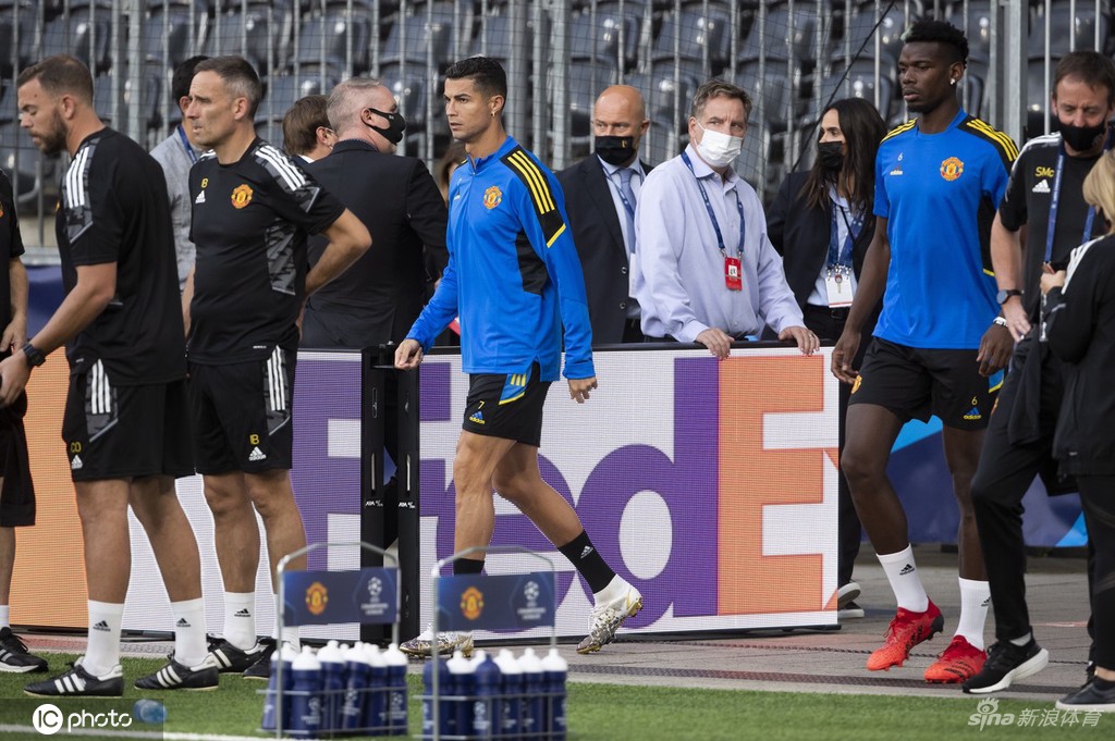 曼联备战训练欧冠小组赛 C罗桑乔吸引眼球