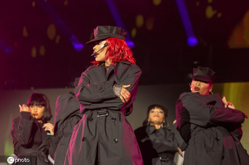 香波特爱妻泰雅娜-泰勒亮相音乐节 嗨歌劲舞热闹非凡