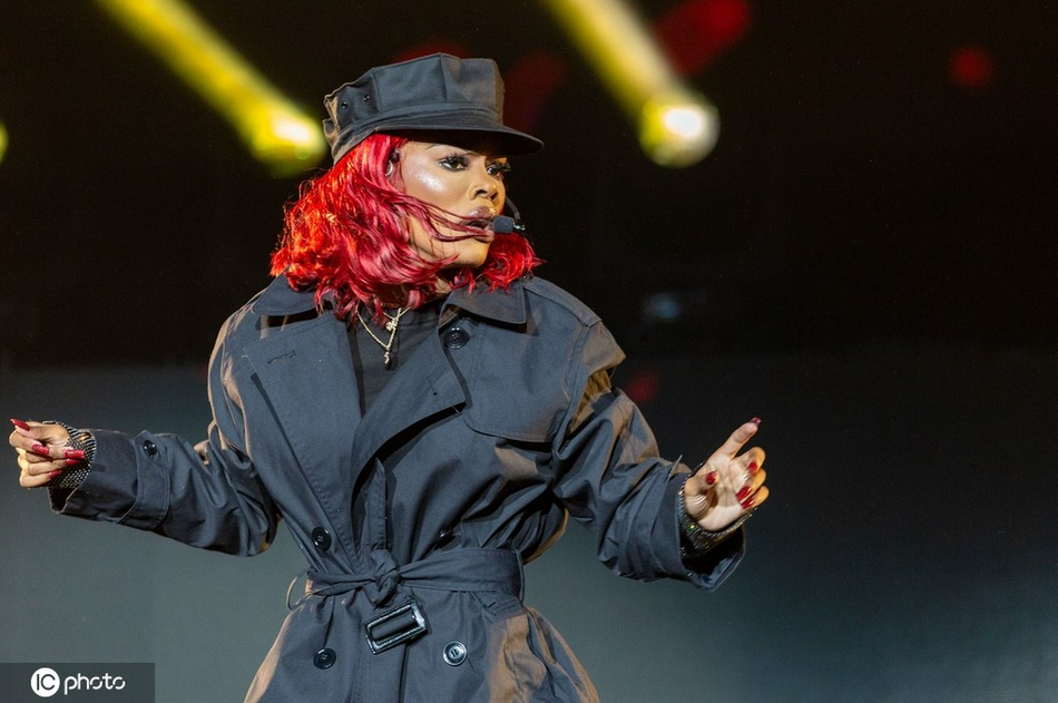 香波特爱妻泰雅娜-泰勒亮相音乐节 嗨歌劲舞热闹非凡