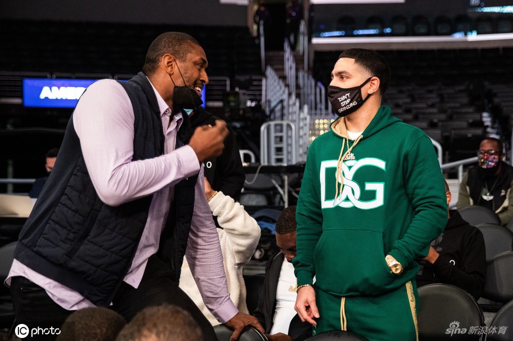 詹姆斯儿子比赛场边大腕云集 甜瓜保罗威少助阵