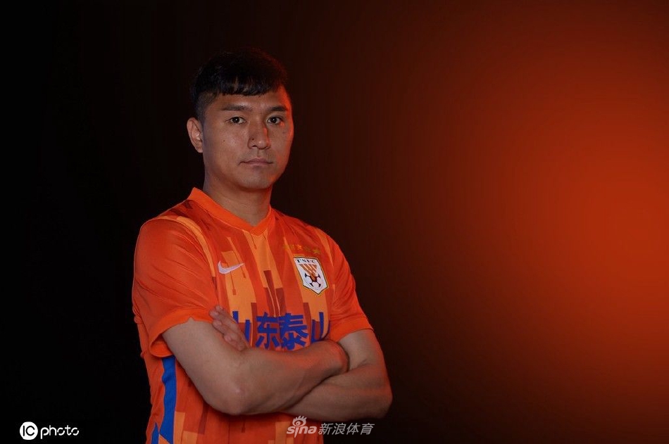 山东泰山球队色主题创意写真