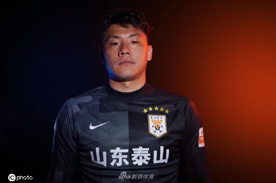 山东泰山球队色主题创意写真