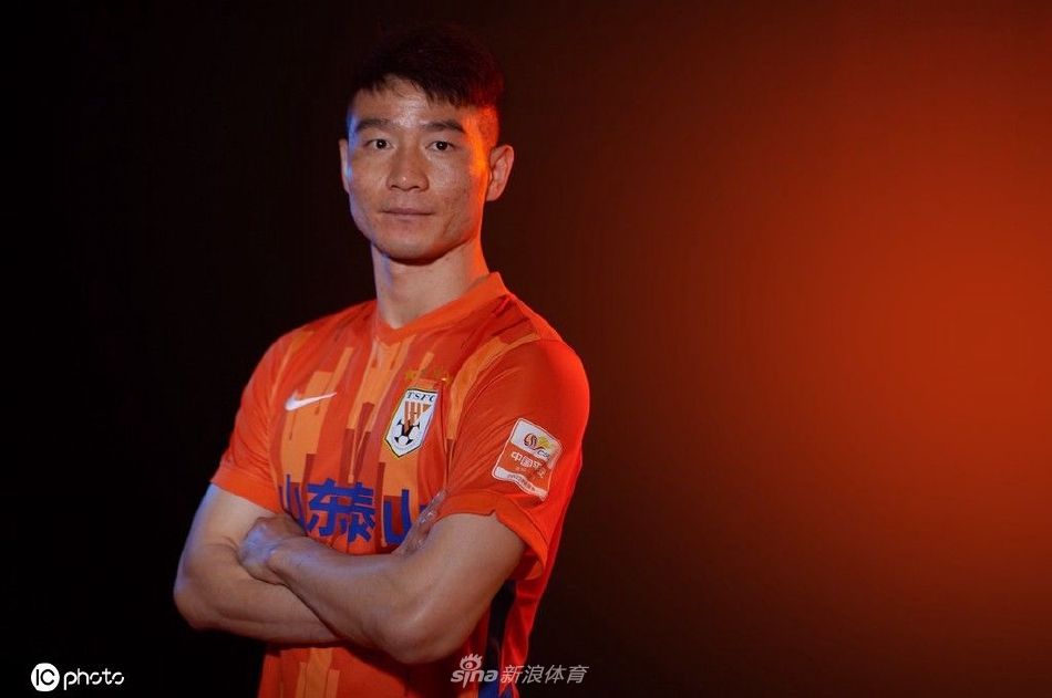 山东泰山球队色主题创意写真