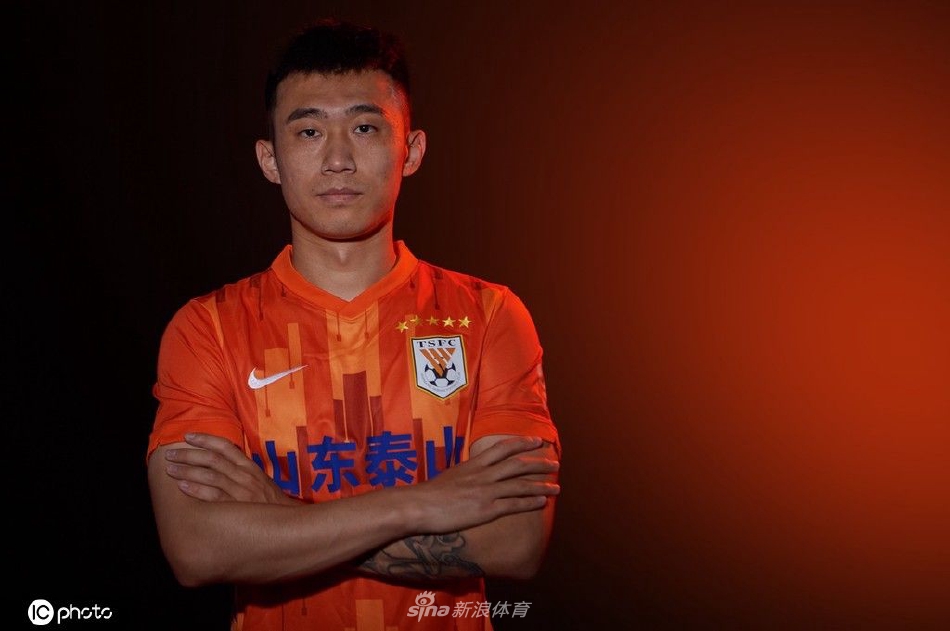 山东泰山球队色主题创意写真