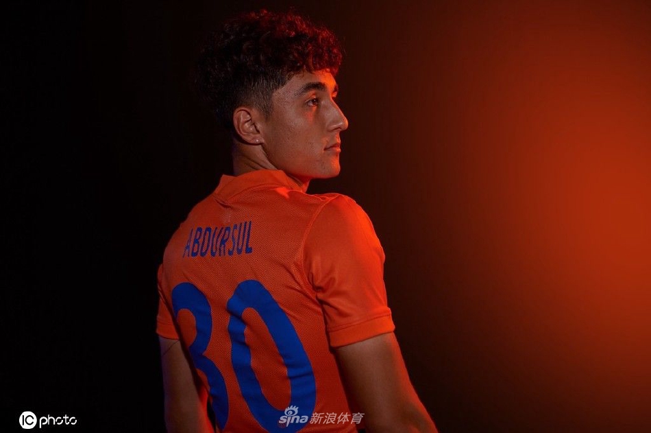 山东泰山球队色主题创意写真