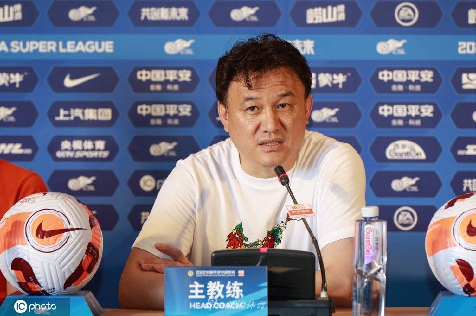 山东泰山赛前新闻发布会 主教练郝伟携队员孙准浩出席