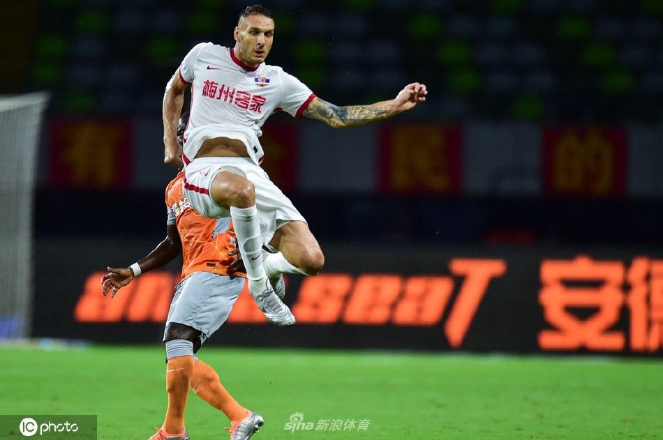 [中超]深圳队1-2梅州客家