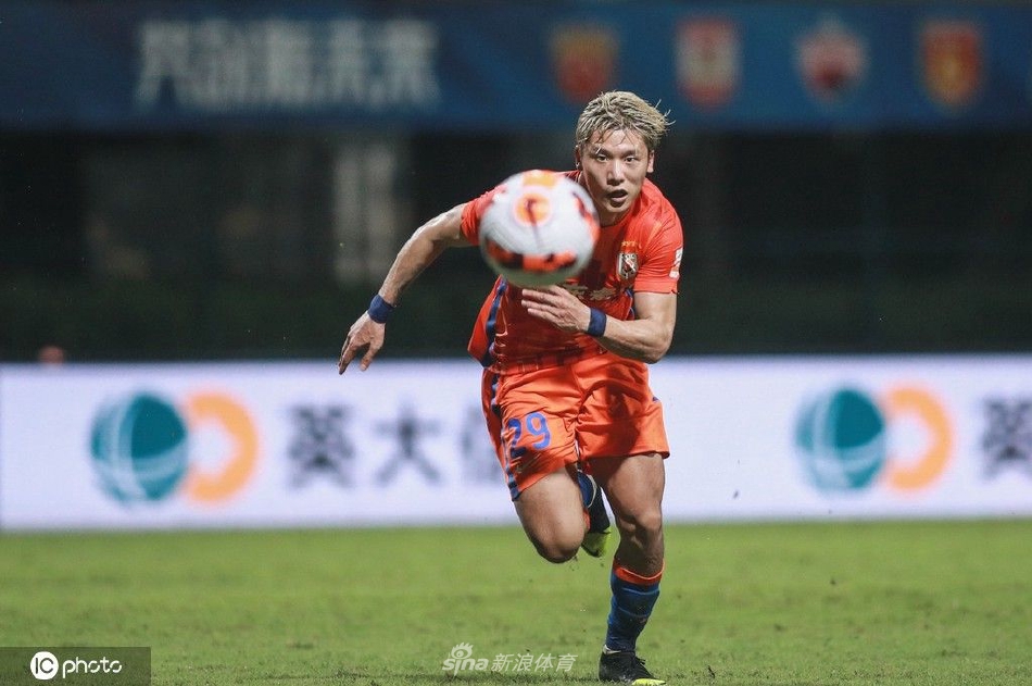 [中超]山东泰山4-0长春亚泰