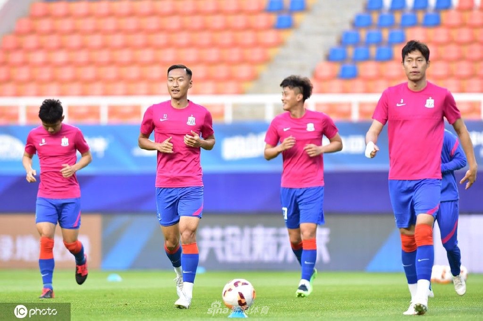 [中超]上海申花2-0武汉长江