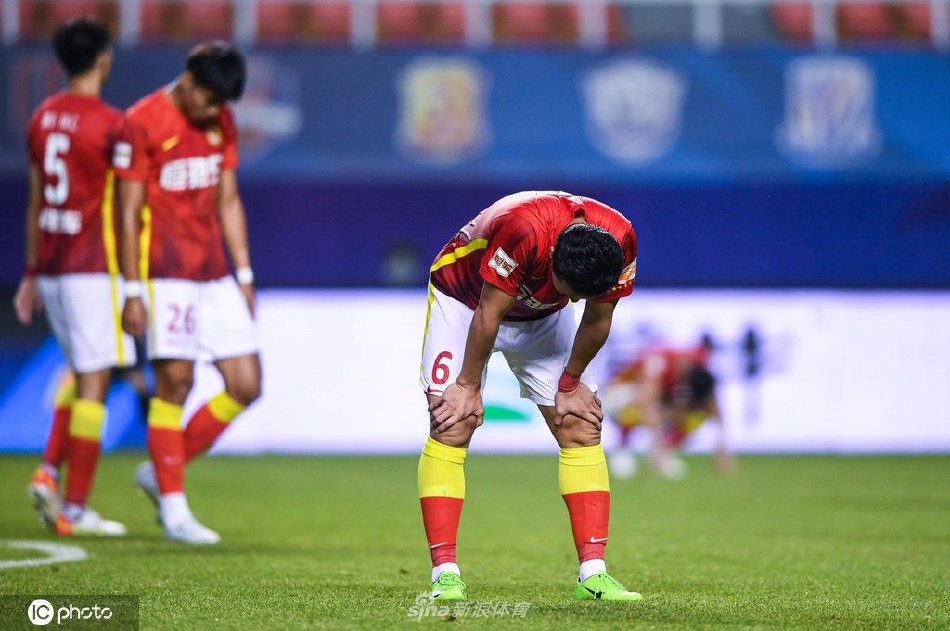 [中超]广州队1-2武汉三镇