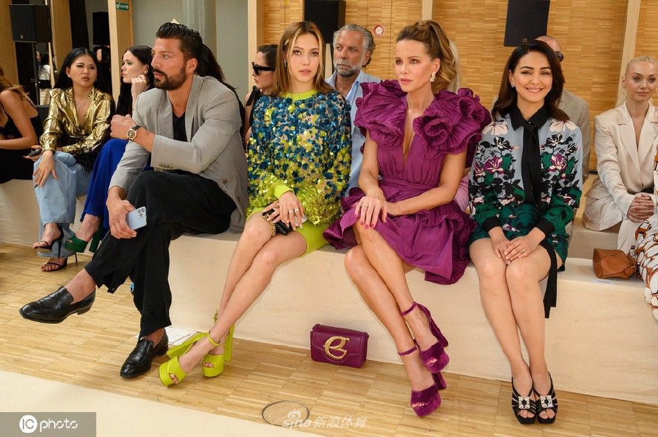 谷爱凌现身2022秋冬高定秀