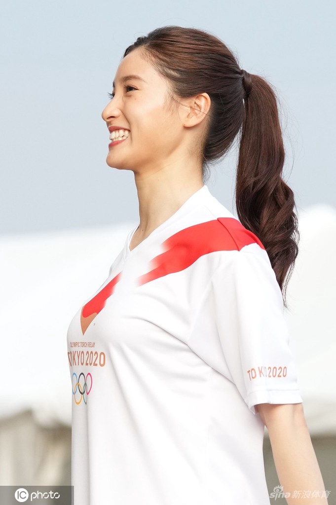 奥运火炬于东京传递第6日 女星土屋太凤参加传递