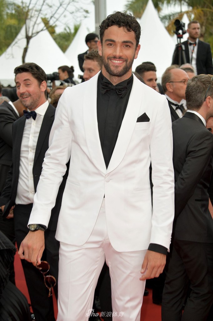 意大利网球名将贝雷蒂尼亮相红毯_高清图集_新浪网