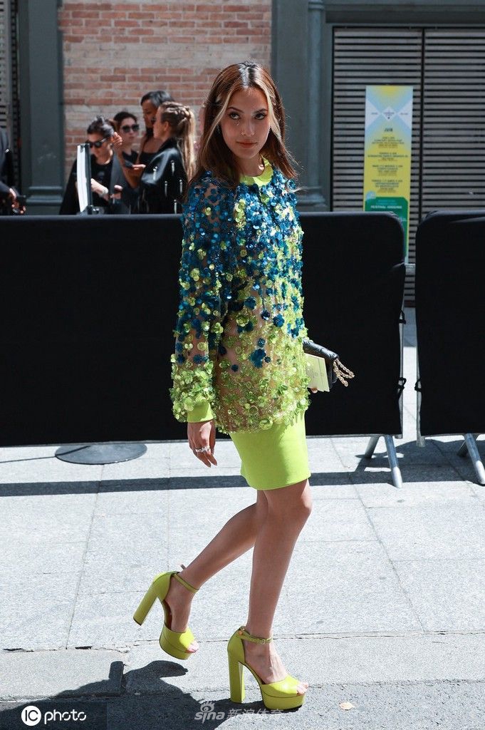 谷爱凌现身2022秋冬高定秀