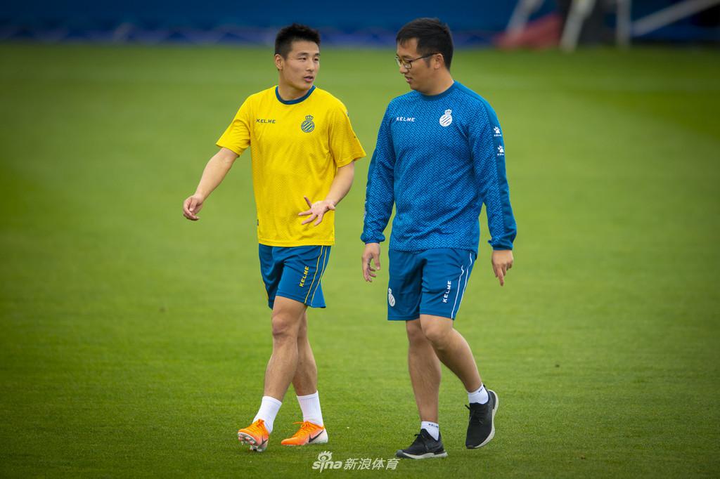 西班牙人训练备战联赛 武磊狂练射门