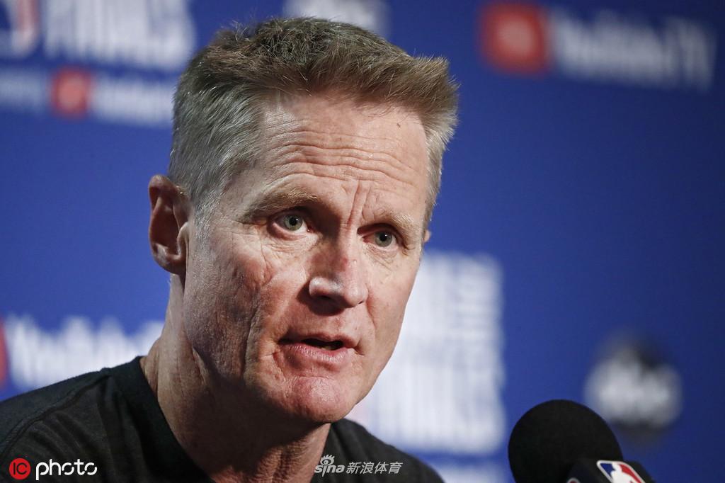 勇士新闻发布会 谈及杜兰特水花兄弟一脸难过