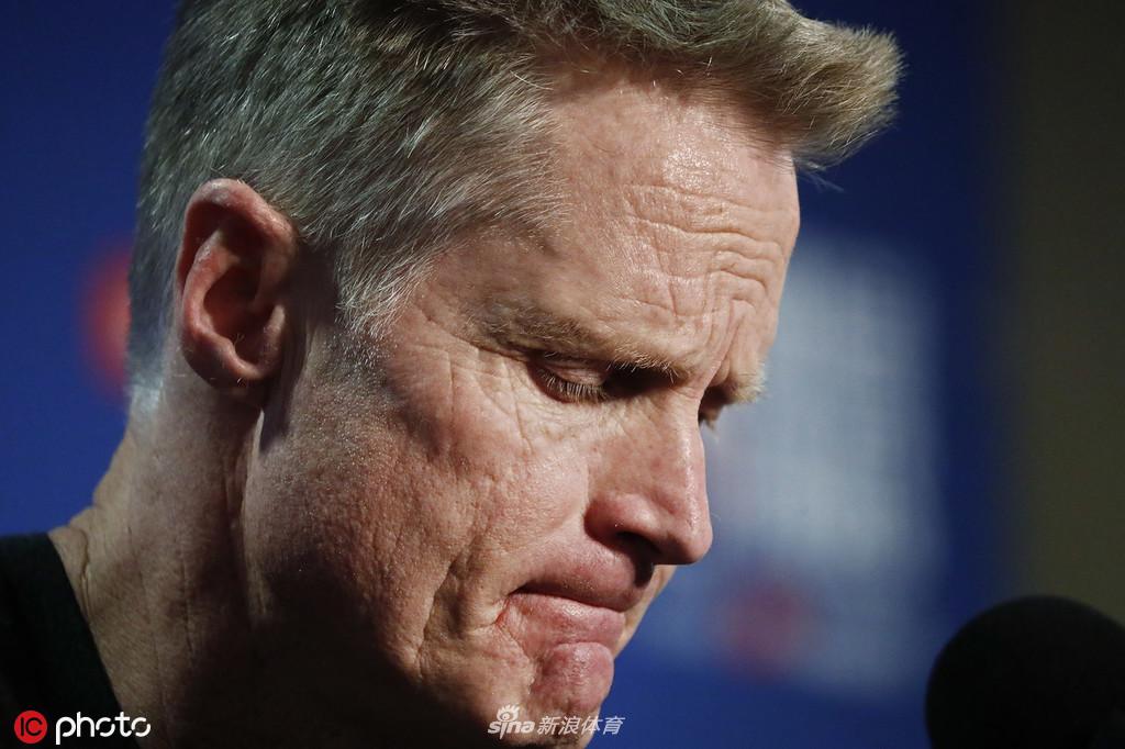 勇士新闻发布会 谈及杜兰特水花兄弟一脸难过