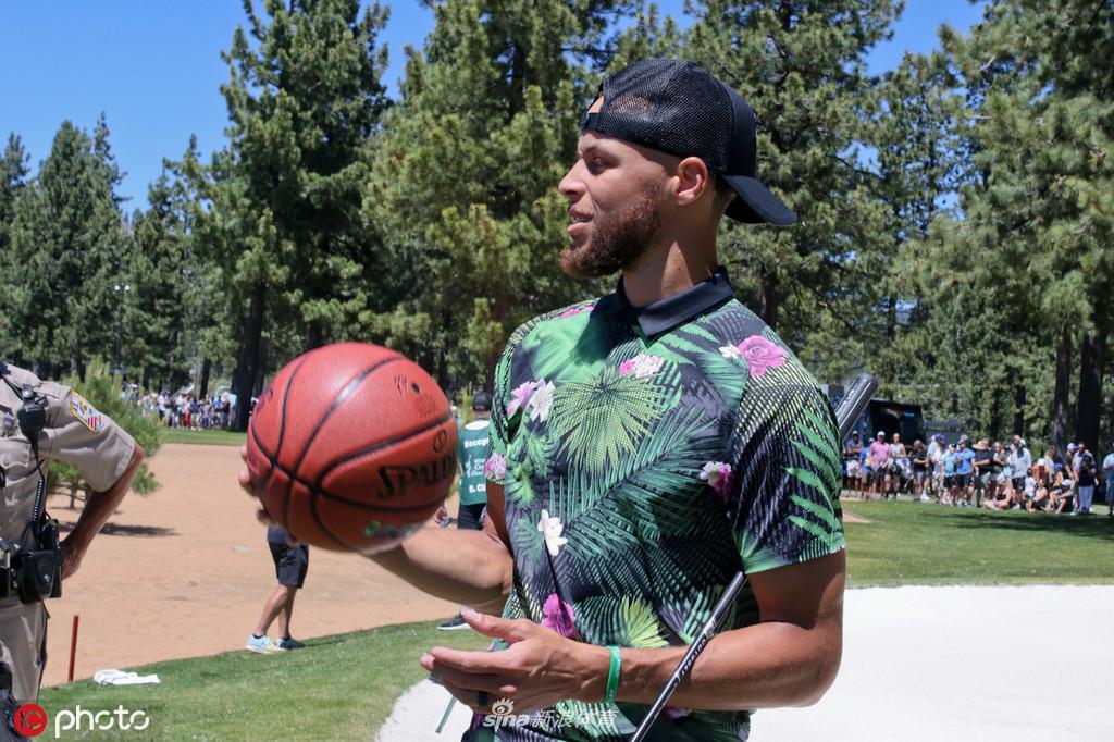 高球选手库里亮相!他是高尔夫球手里扣篮最厉害的人