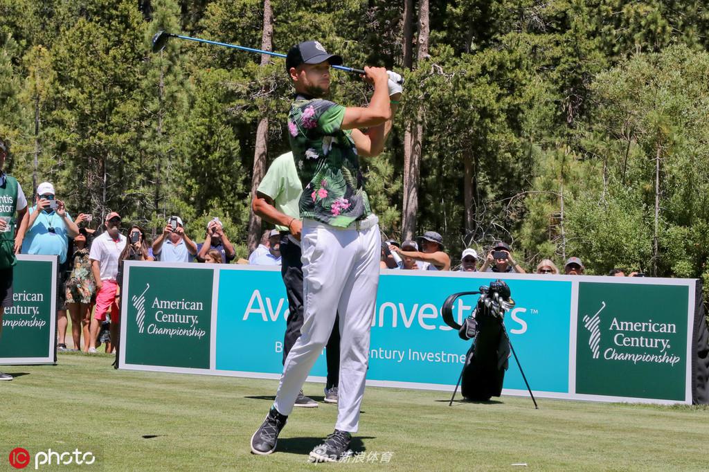 高球选手库里亮相!他是高尔夫球手里扣篮最厉害的人