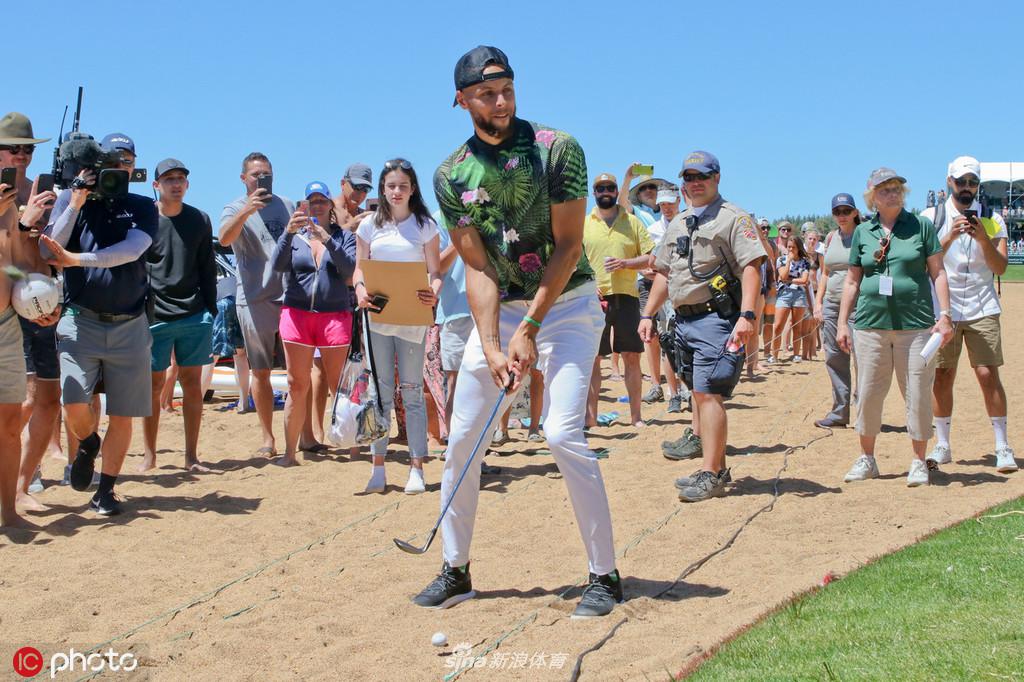 高球选手库里亮相!他是高尔夫球手里扣篮最厉害的人