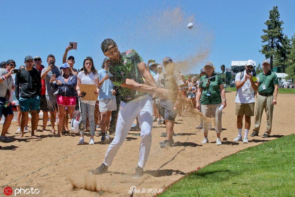 高球选手库里亮相!他是高尔夫球手里扣篮最厉害的人