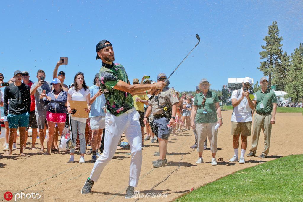 高球选手库里亮相!他是高尔夫球手里扣篮最厉害的人